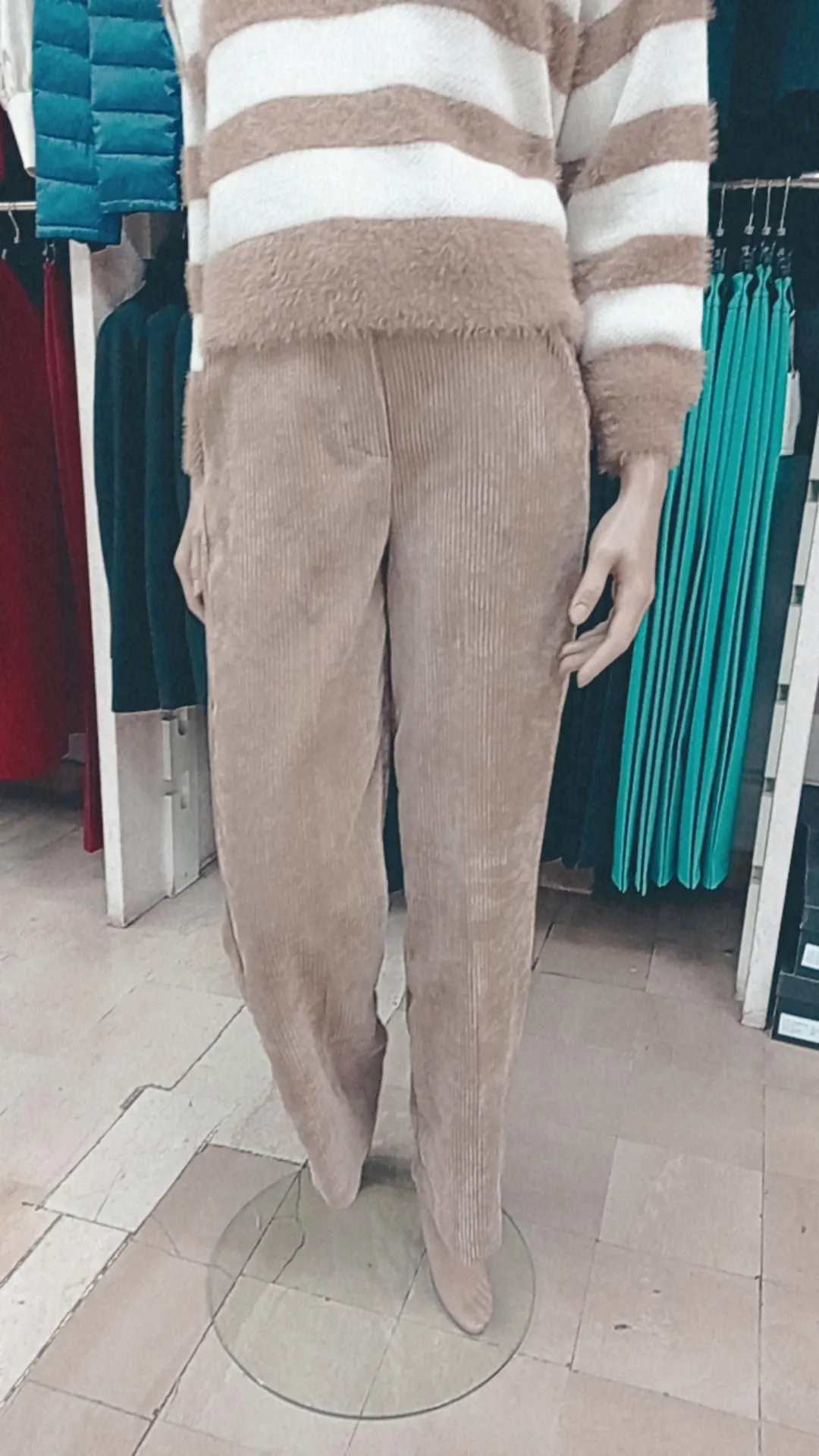 Pantaloni RINASCIMENTO in velluto con gamba a palazzo, vita alta, tasca alla francese su base Beige **ESAURITI**
